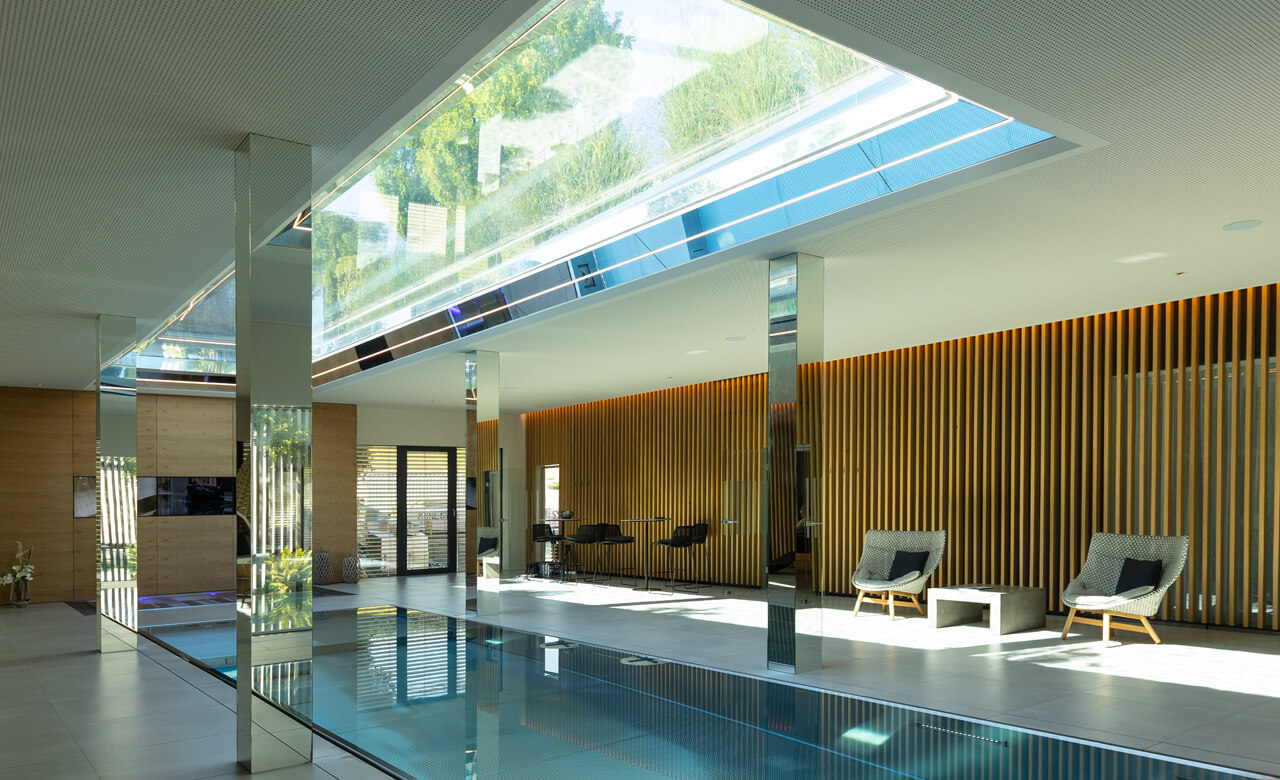 edelstahlpools mit glaselementen